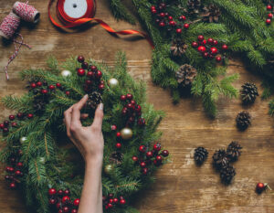 Brug materialer fra skoven til julepynt og dekorationer