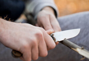 En kniv skal kunne skære og snitte i træ