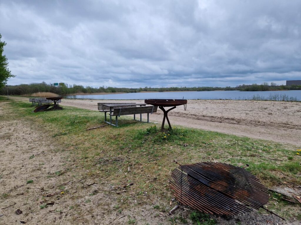 Grillplads med udsigt over Holtbjerg Sø