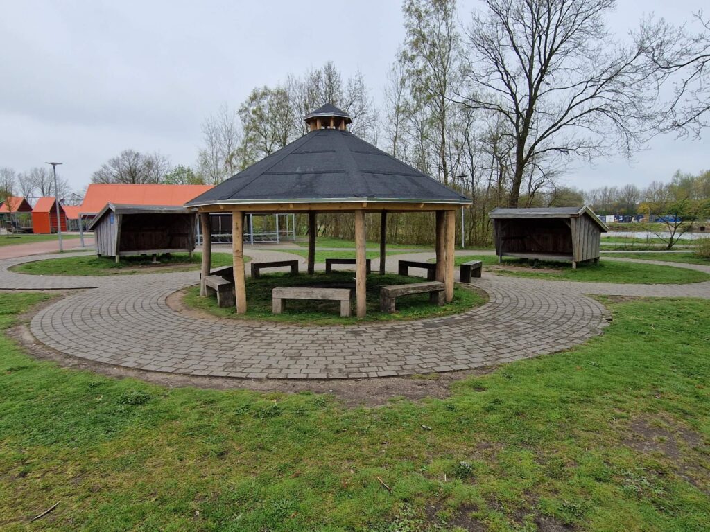 Shelterplads og bålhus ved Lindbjergskolen i Hammerum