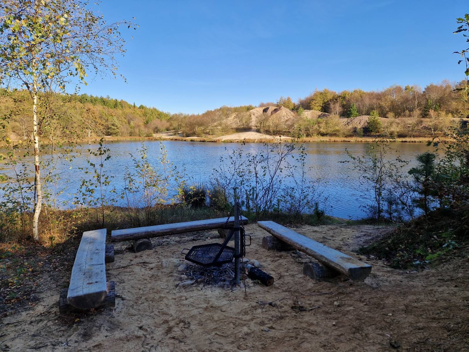 Bålsted ved bredden af Kulsøen i Haunstrup Brunkulslejer