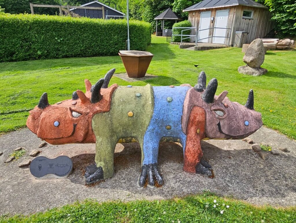 Otto er et næsehorn skulptur ved Oue Anlæg