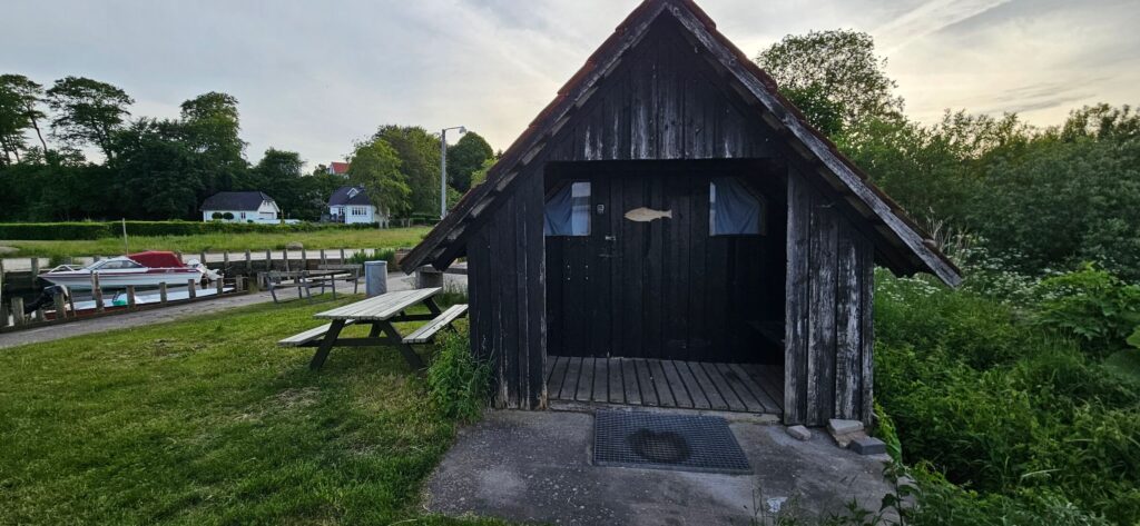 Shelterhytte / shelterhus ved Stinesminde Havn